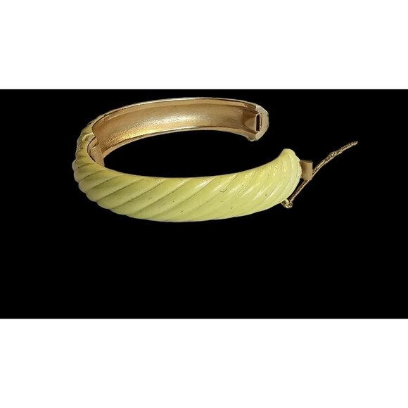 TRIFARI CANARY YELLOW ENAMEL HINGED BANGLE BRACELET 1960s Vintage 7" EUC RARE - Picture 6 of 16